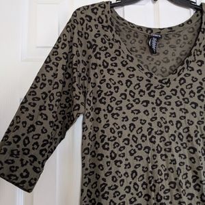 Torrid army green leopard 3/4 sleeve top
